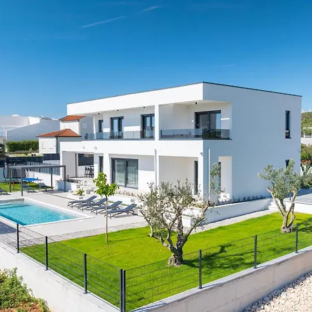 Ikic Zadarvillas * Debeljak
