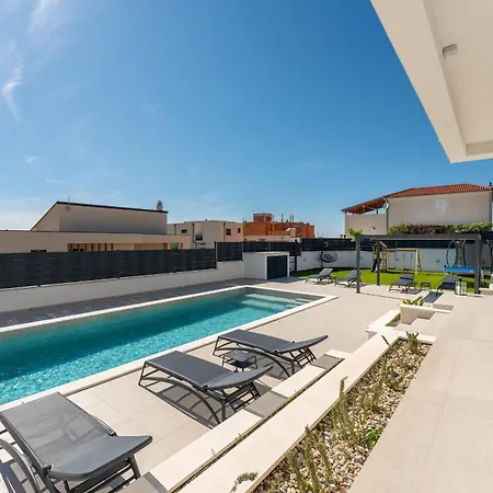 Ikic Zadarvillas * Debeljak