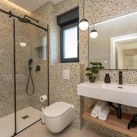 Ikic Zadarvillas فيلة