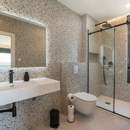 فيلة Ikic Zadarvillas *
