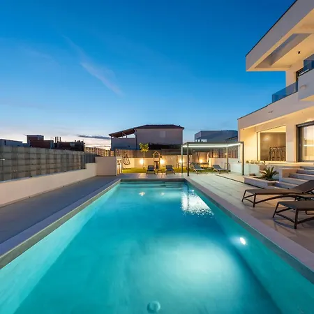 Ikic Zadarvillas 别墅 *