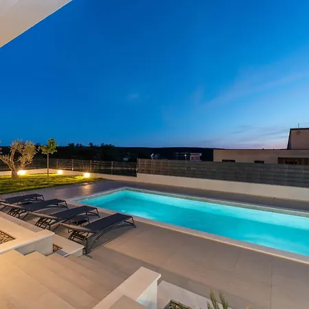 Ikic Zadarvillas 别墅 *